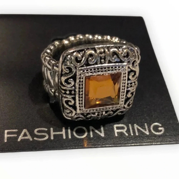 COSTUME JEWELRY NEW WOMENS RING SILVER STONE ELASTIC FALL WINTER GIFTS ONE SIZE - Picture 1 of 8